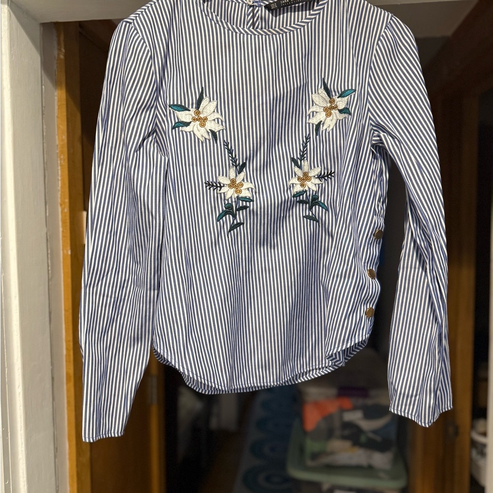 Zara Basic Long Sleeve Top Euc Absolutely Gorgeou… - image 3